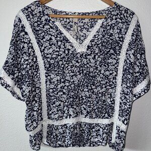 Seven7 Blue White Floral Crinkle Rayon Smocked Top with Crochet Lace Trim Size L